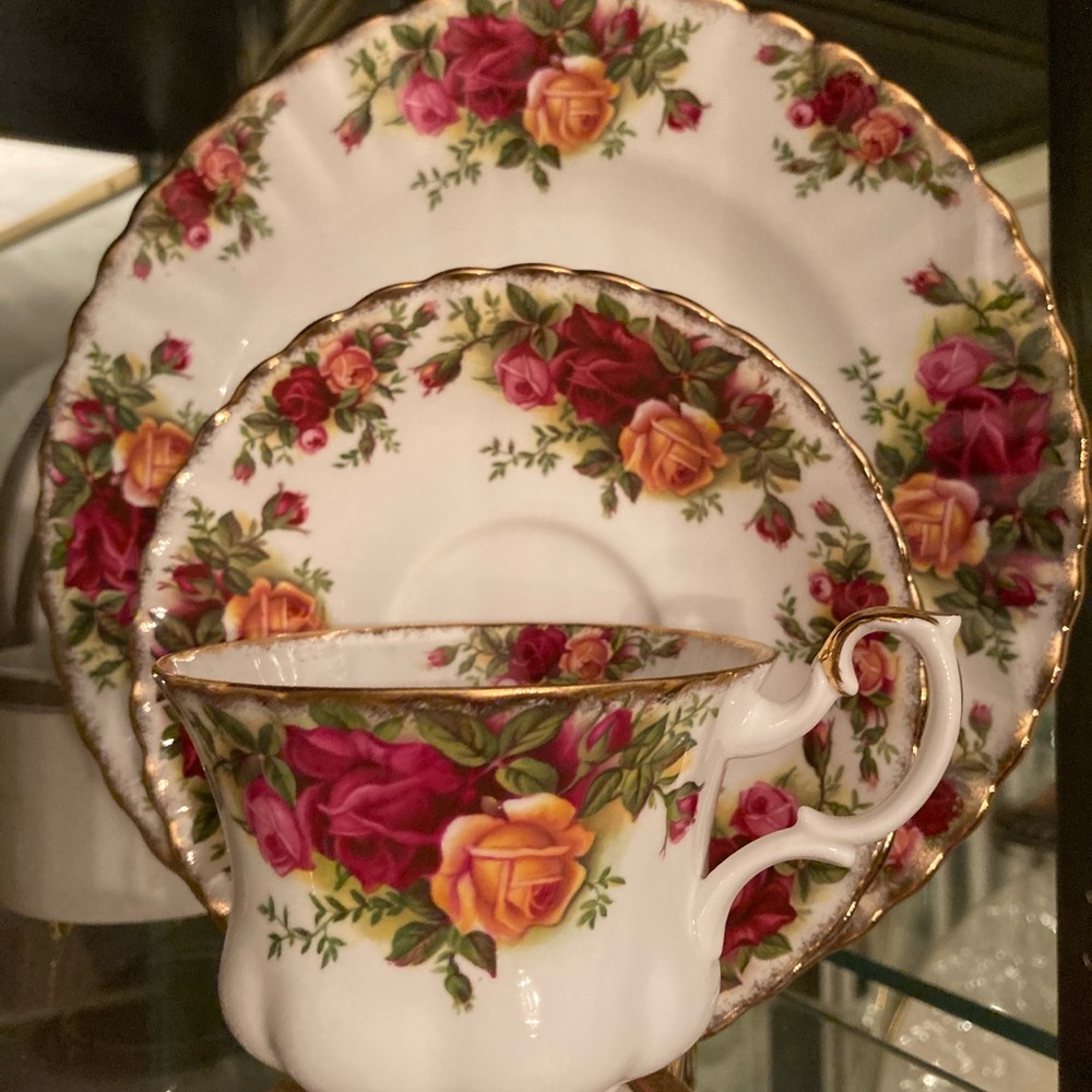 Pick a piece of crystal  or China and we’ll agree to a price. MESSAGE ME!! - Picture 5 of 7